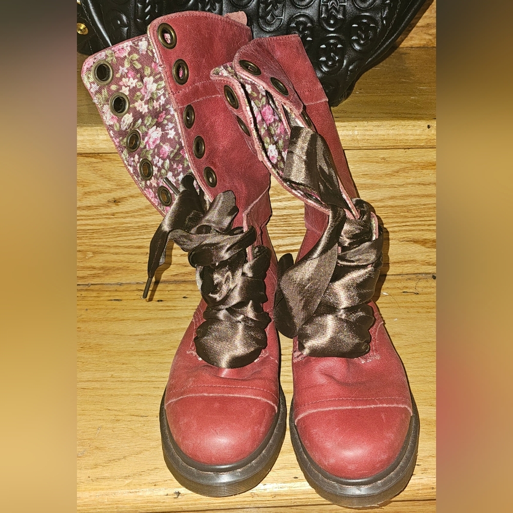 Dr. Martens Women's Triumph 1914 W 12-Eye Ribbon LacesCherry. Worn Once. - Picture 7 of 9